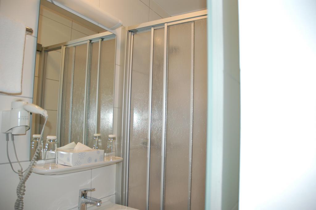Hotel Kurfuerst Garni Germersheim Δωμάτιο φωτογραφία