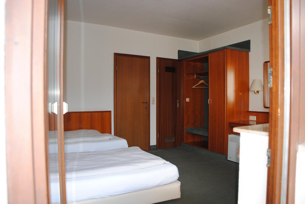 Hotel Kurfuerst Garni Germersheim Δωμάτιο φωτογραφία
